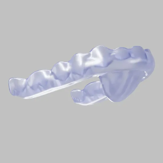Gouttière de repositionnement mandibulaire transparente, qui avance légèrement la mâchoire pour soulager l'articulation temporo-mandibulaire (ATM).